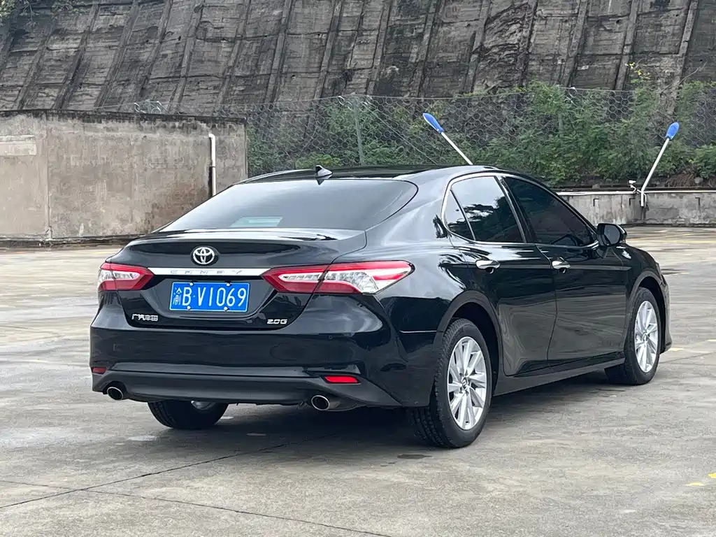 Toyota Camry — фото 11