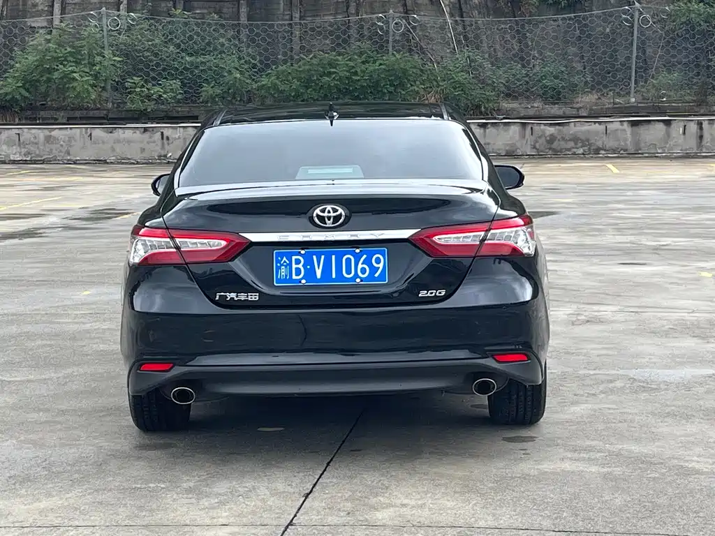 Toyota Camry — фото 10
