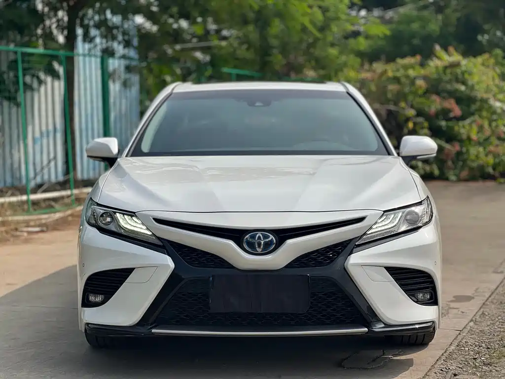 Toyota Camry — фото 2