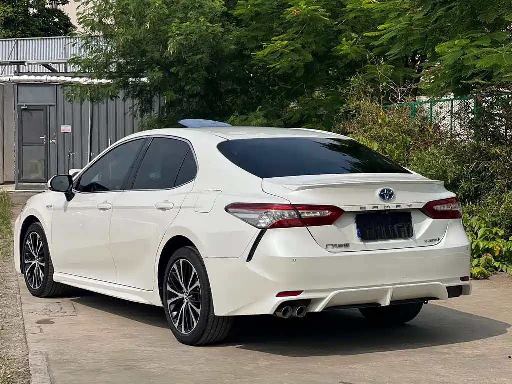 Toyota Camry — фото 4