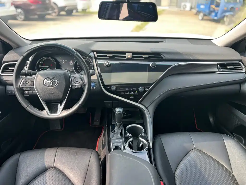 Toyota Camry — фото 7