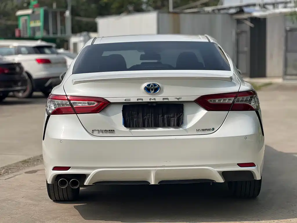 Toyota Camry — фото 9