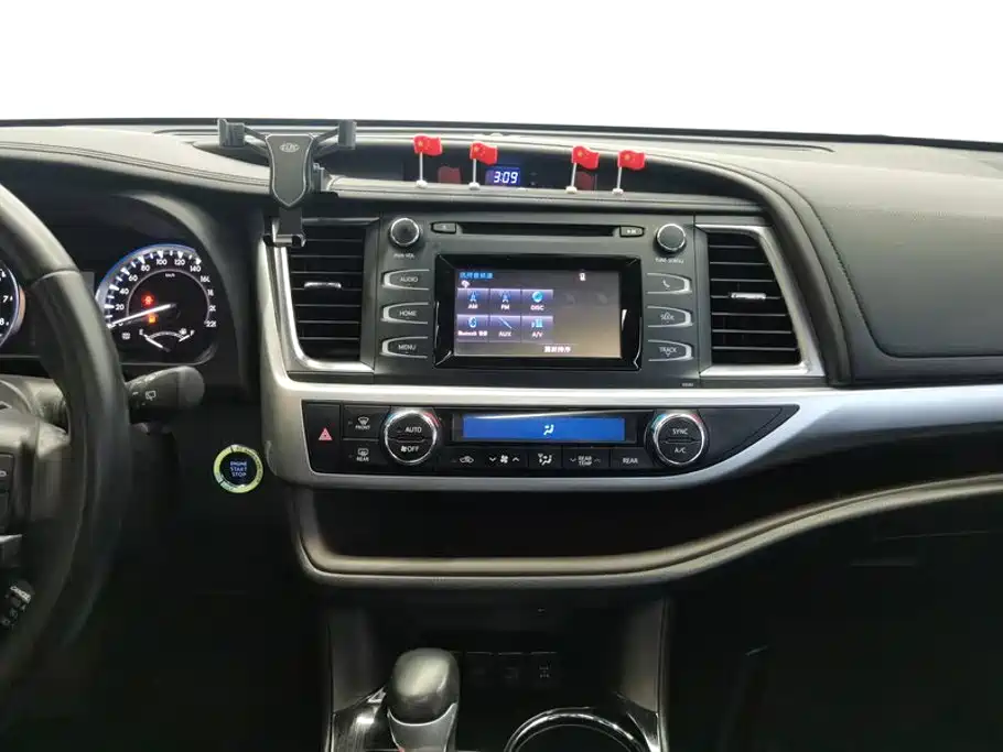 Toyota Highlander — фото 13