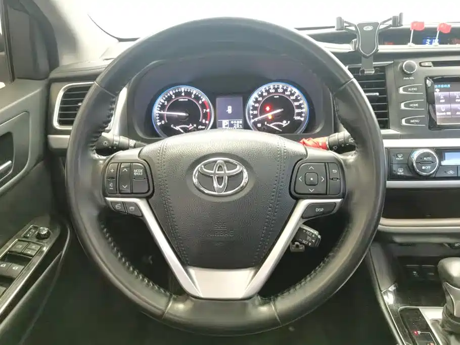 Toyota Highlander — фото 15