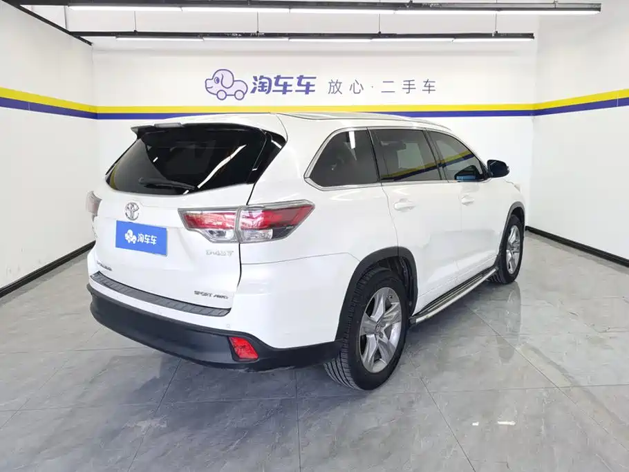Toyota Highlander — фото 3