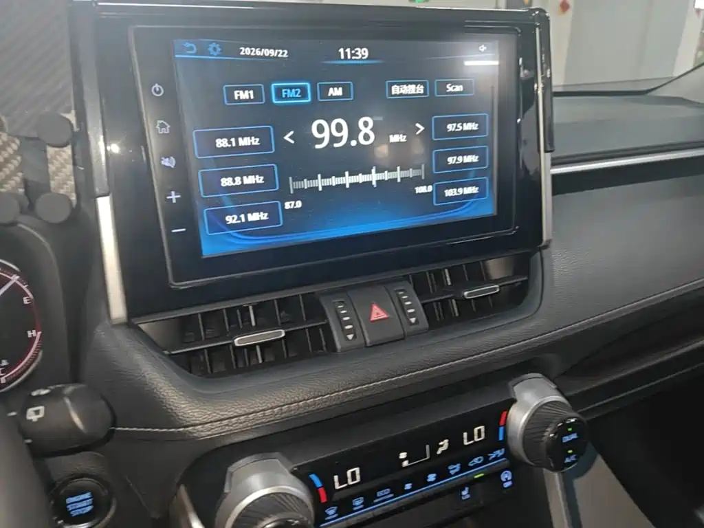 Toyota RAV4 — фото 13