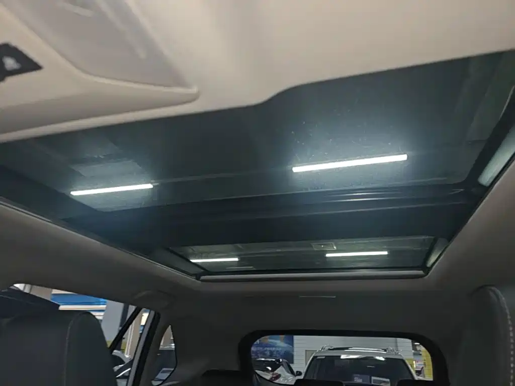 Toyota RAV4 — фото 18
