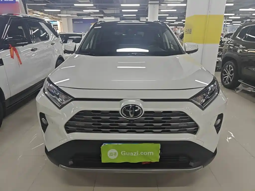 Toyota RAV4 — фото 3