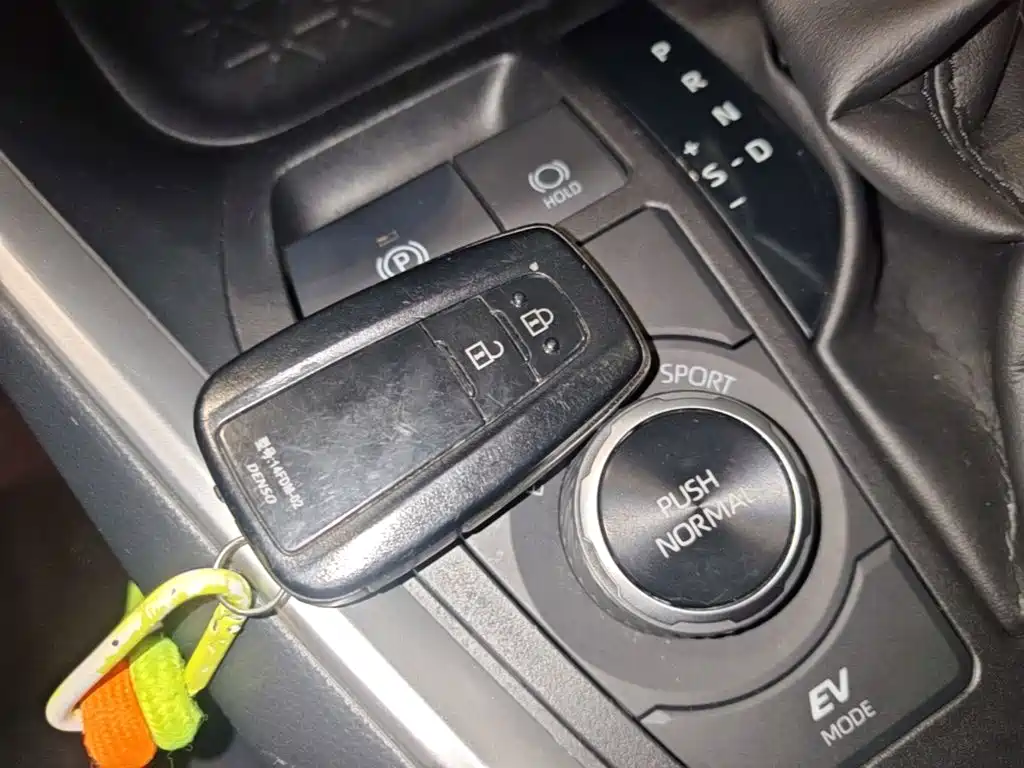 Toyota RAV4 — фото 17