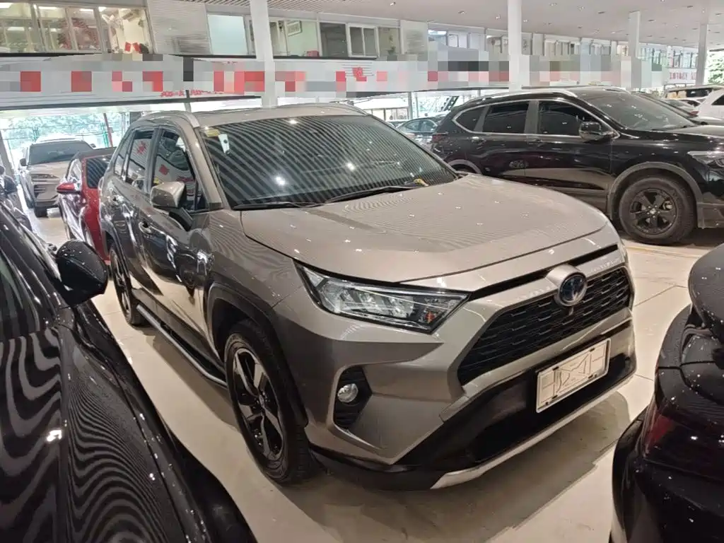 Toyota RAV4 — фото 22
