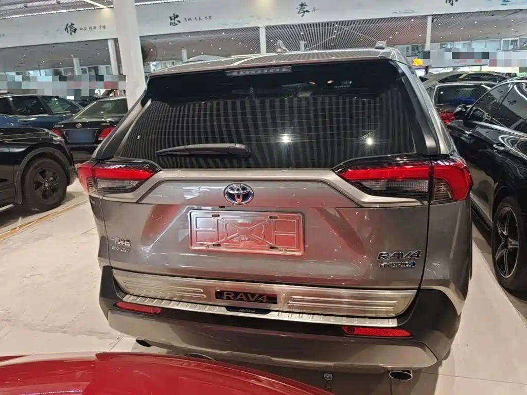 Toyota RAV4 — фото 4