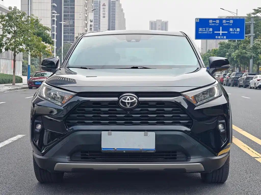 Toyota RAV4 — фото 2