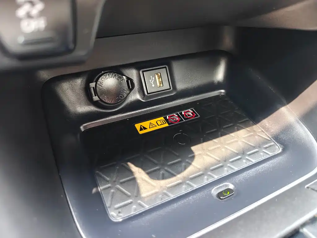 Toyota RAV4 — фото 15