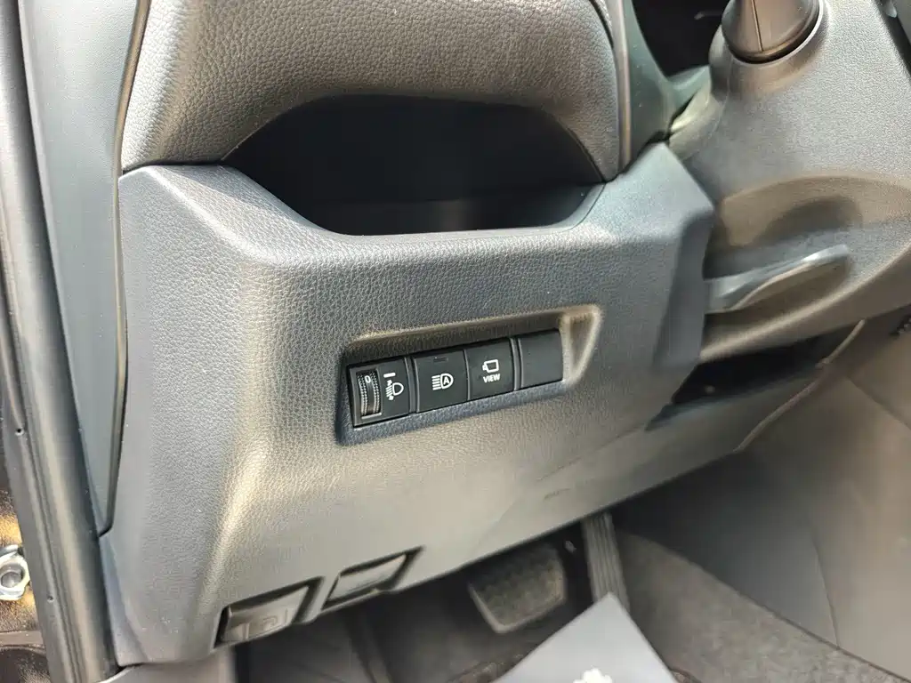 Toyota RAV4 — фото 19