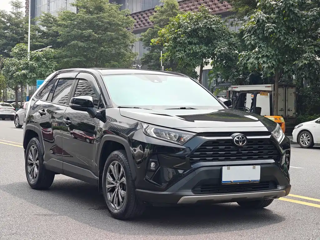 Toyota RAV4 — фото 3