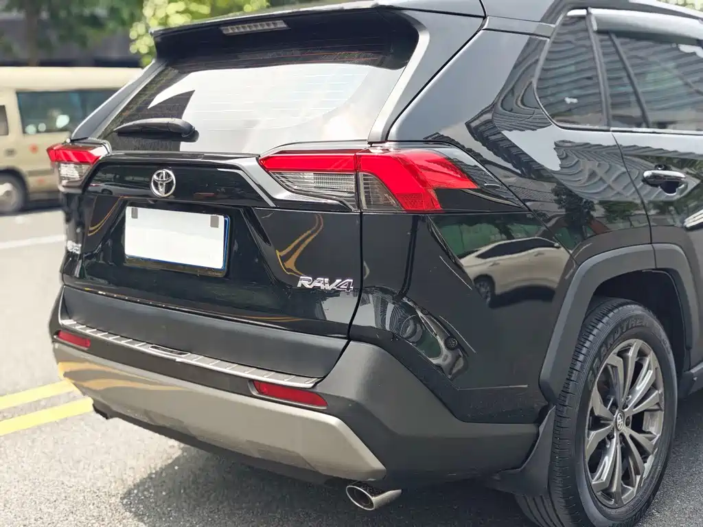 Toyota RAV4 — фото 22