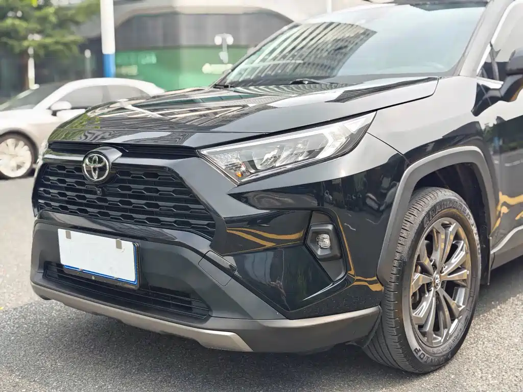 Toyota RAV4 — фото 23
