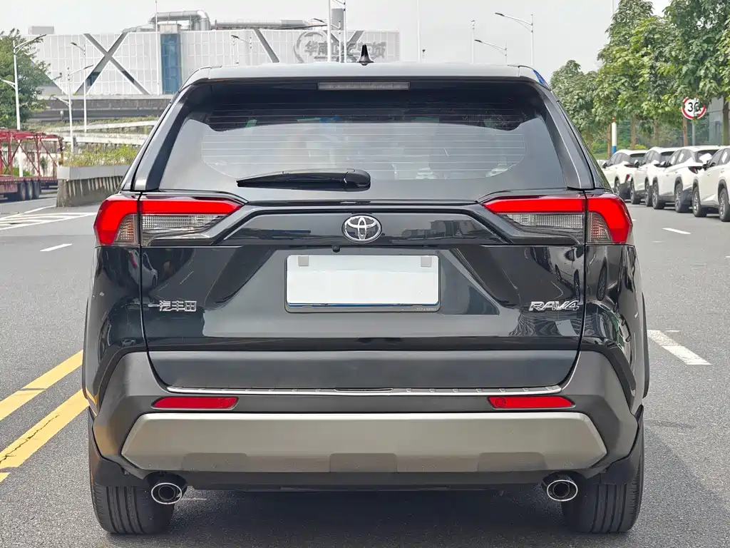 Toyota RAV4 — фото 5
