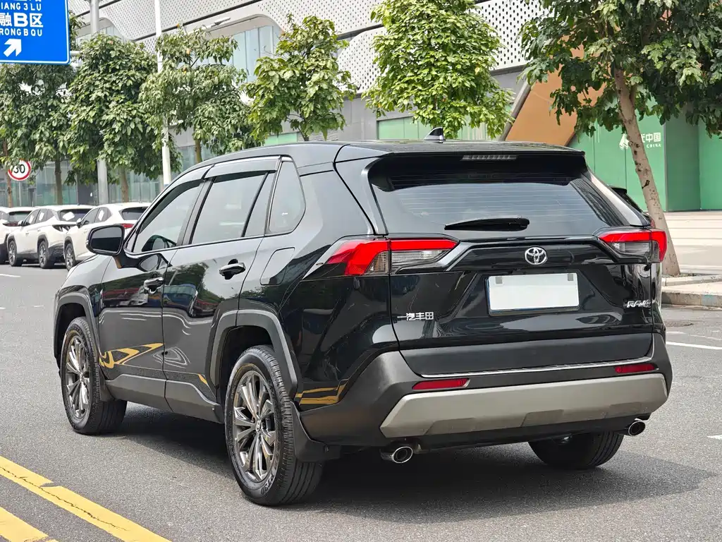 Toyota RAV4 — фото 6