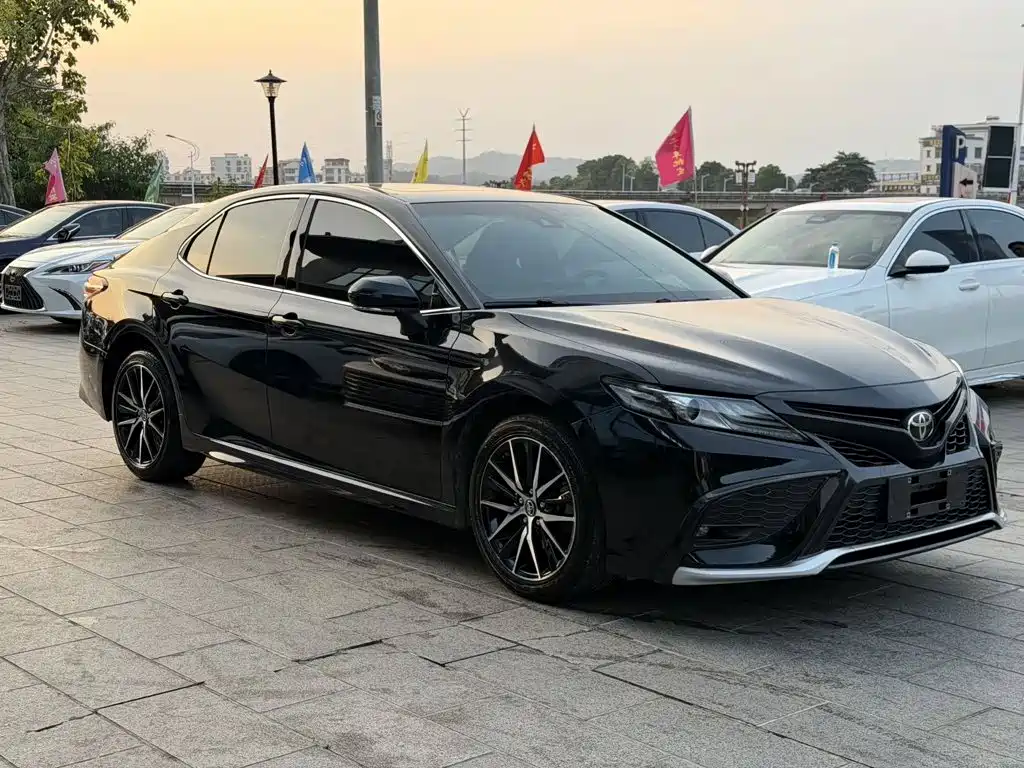 Toyota Camry — фото 3