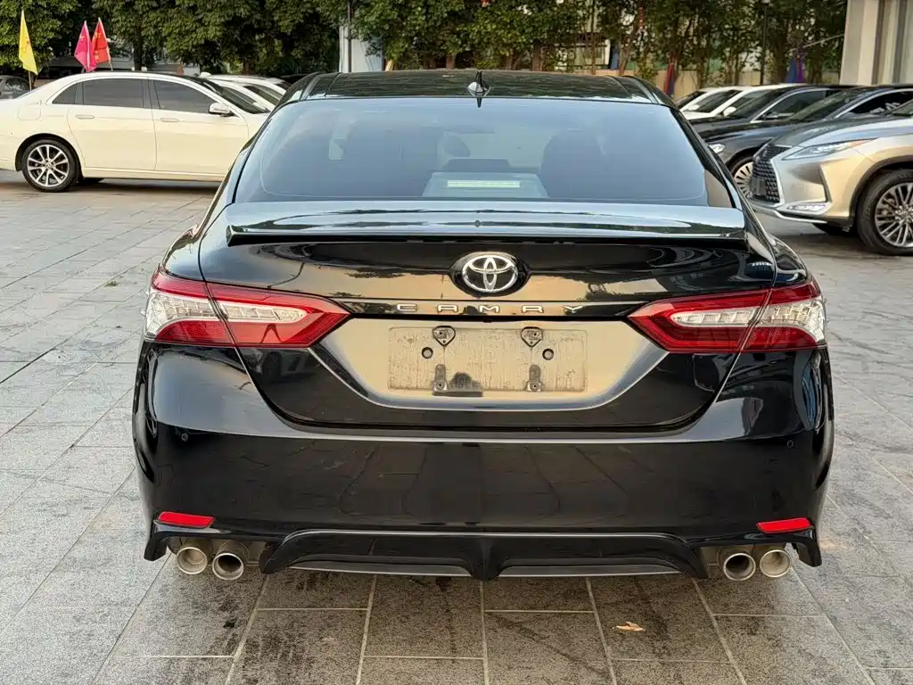 Toyota Camry — фото 5