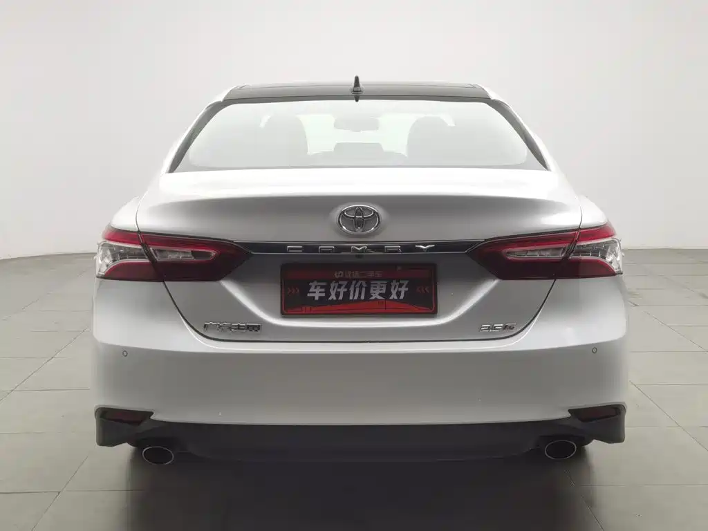 Toyota Camry — фото 4