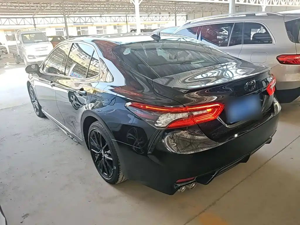 Toyota Camry — фото 5