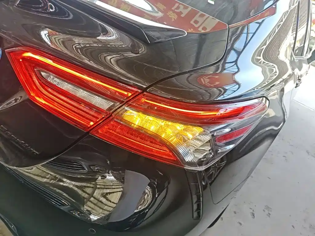 Toyota Camry — фото 8