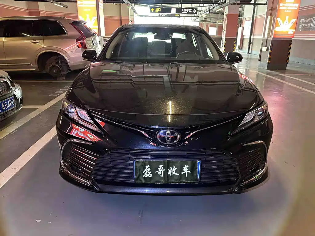 Toyota Camry — фото 2