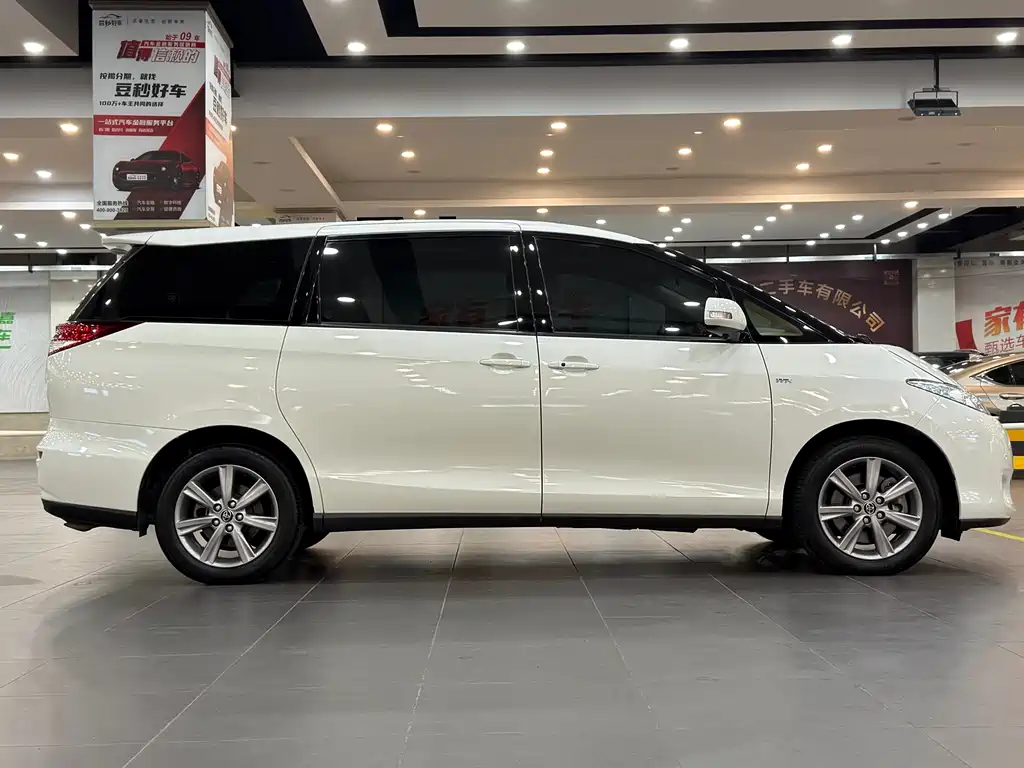 Toyota Previa — фото 4