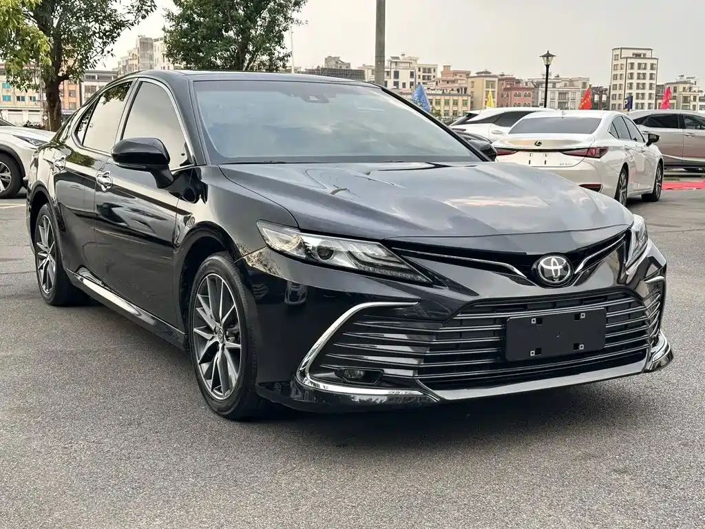 Toyota Camry — фото 2