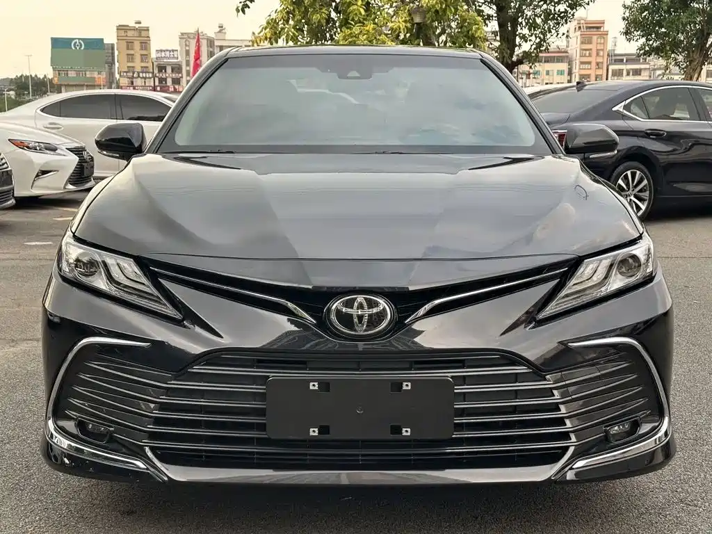 Toyota Camry — фото 3