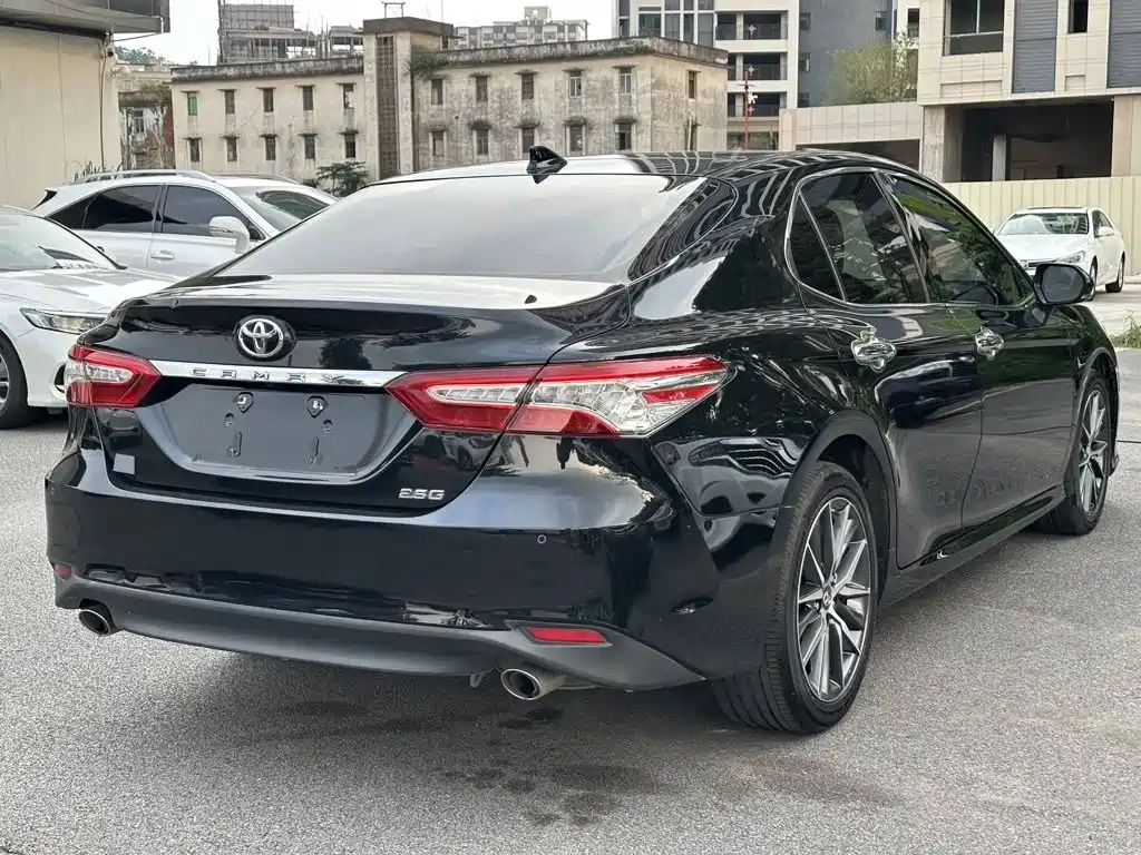 Toyota Camry — фото 4