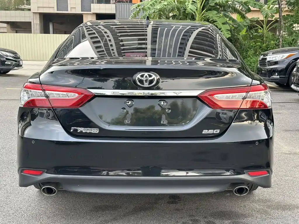 Toyota Camry — фото 6