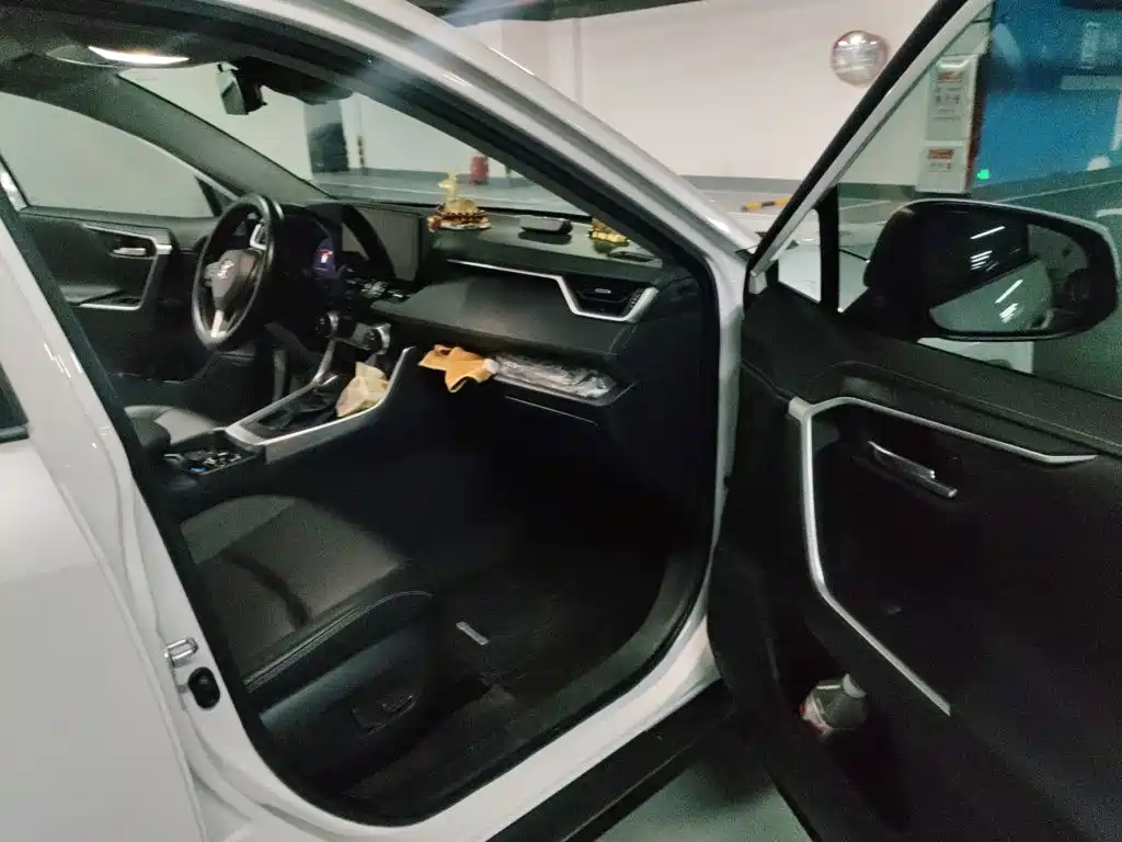 Toyota RAV4 — фото 19