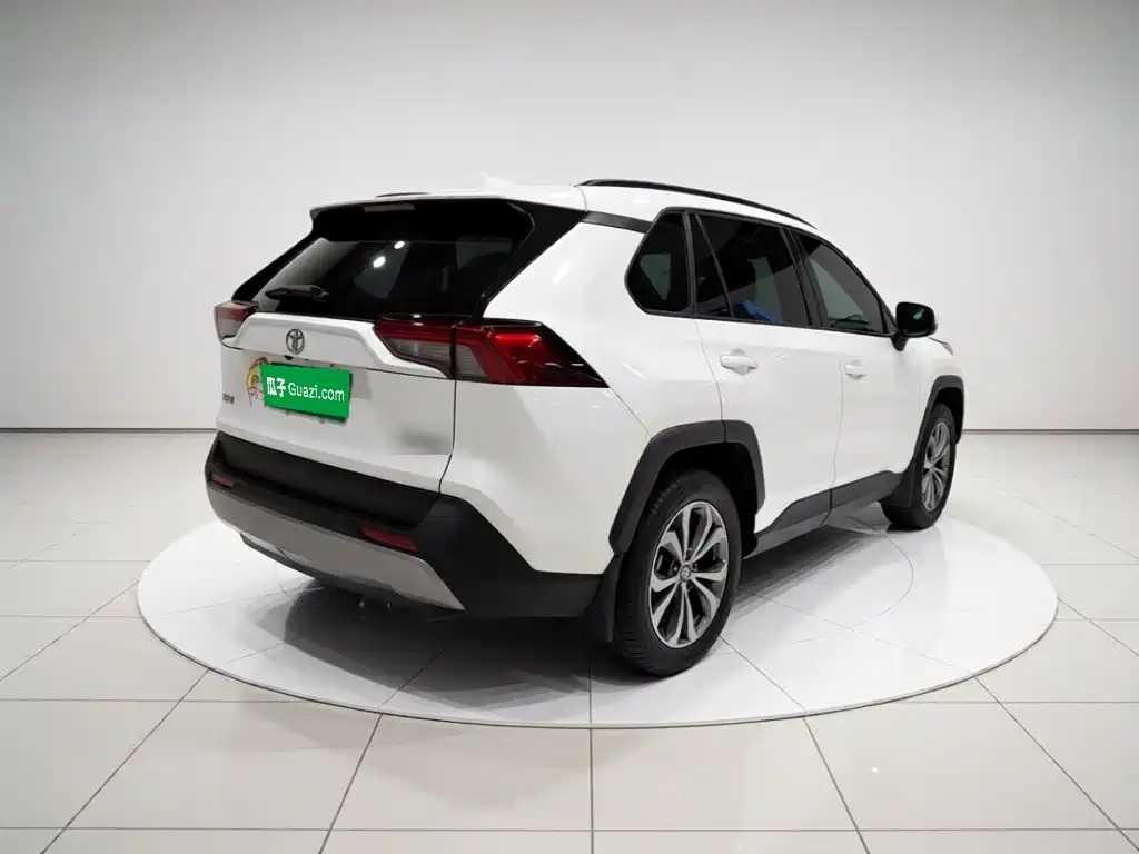 Toyota RAV4 — фото 4