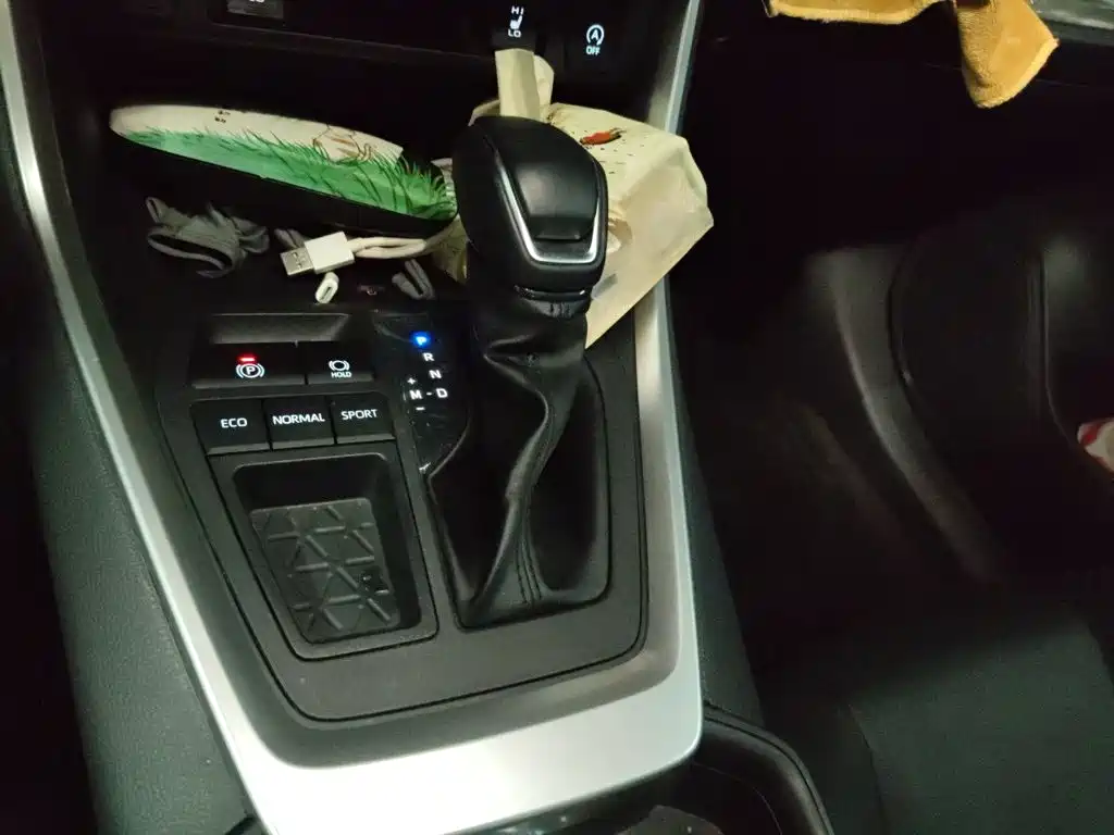 Toyota RAV4 — фото 10