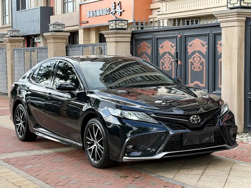 Toyota Camry — фото 3