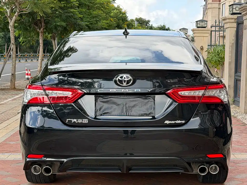 Toyota Camry — фото 8