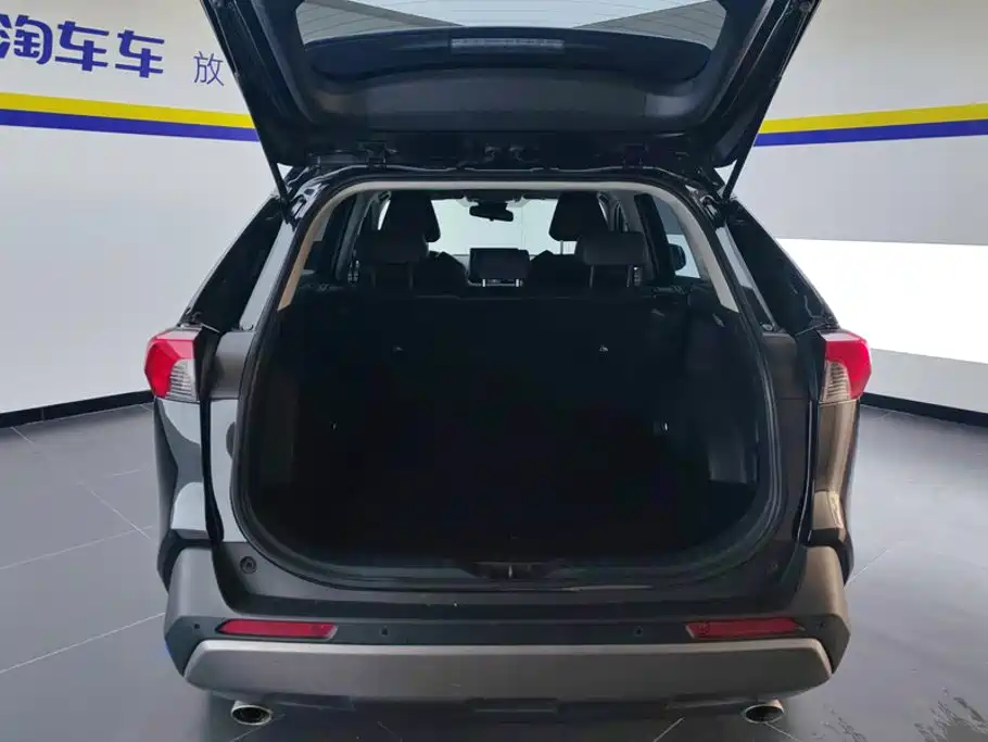 Toyota RAV4 — фото 4
