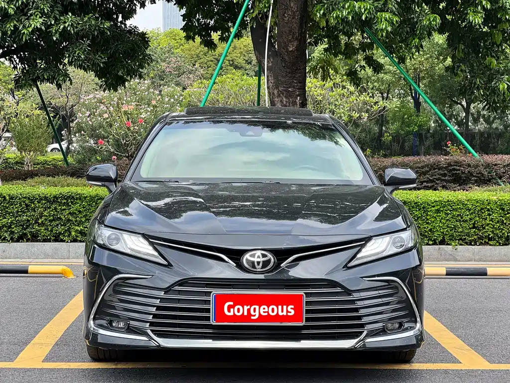 Toyota Camry — фото 2