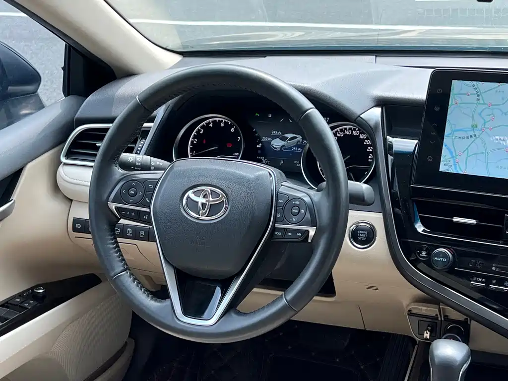 Toyota Camry — фото 7