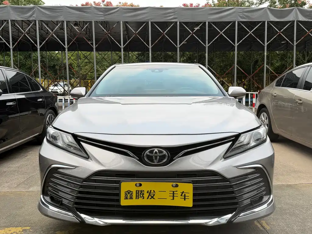 Toyota Camry — фото 2
