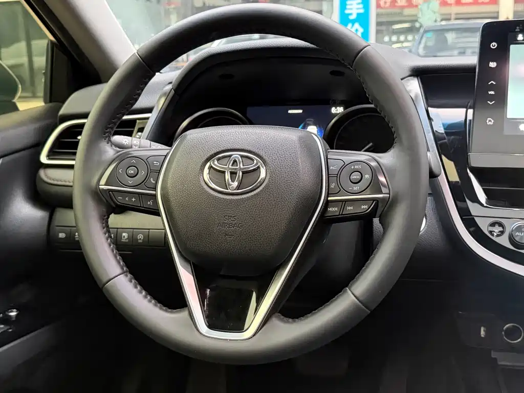 Toyota Camry — фото 11