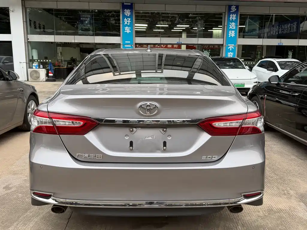 Toyota Camry — фото 5