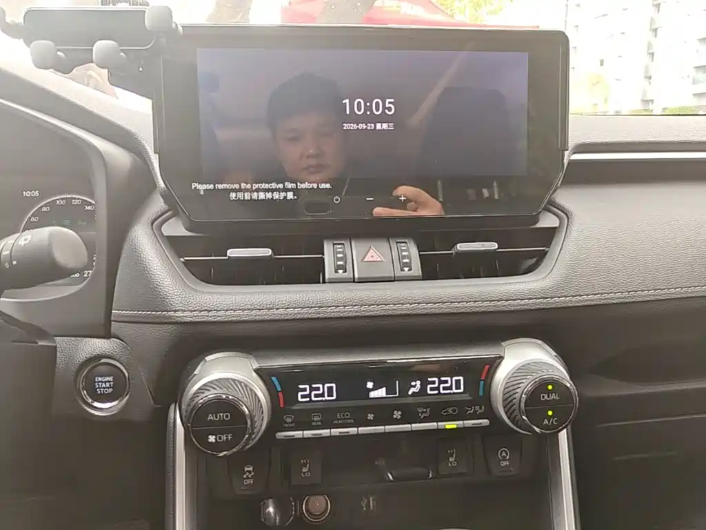Toyota RAV4 — фото 13