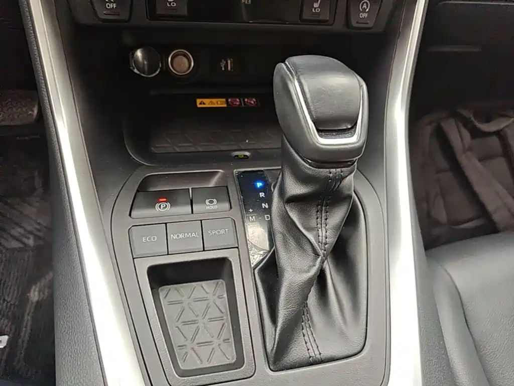 Toyota RAV4 — фото 14