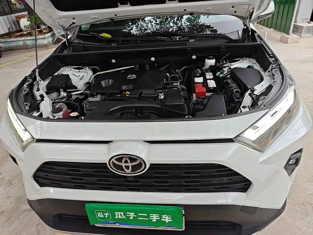 Toyota RAV4 — фото 20