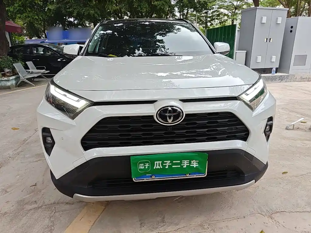 Toyota RAV4 — фото 3