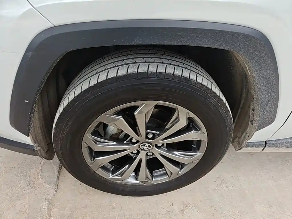 Toyota RAV4 — фото 23